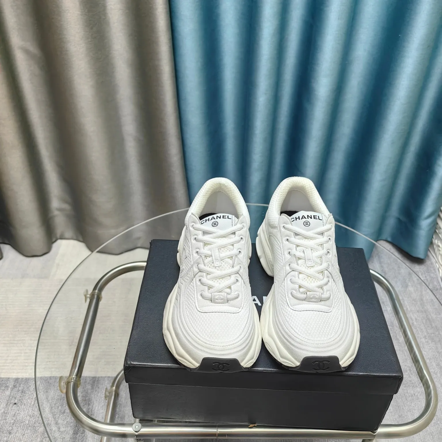 p680🐮🐮Chanel Chanel dad shoes, men and women couples - 2025 counter top casual sports shoes This classic design; the upper is electro-embroidered with a variety of techniques; the outsole is fashionable and sporty; it is unusual to incorporate a variety of color matching elements... The diversified mix and match is very beautiful and versatile, casual, fashionable, sports and outdoor can be taken into account... ꫛꫀꪝ Go➫ Material: ❶Upper is made of: Original imported first-layer silk cowhide + original waterproof cloth + original first-layer cowhide ❷Inner lining: original sheep lining + mesh ❸Outsole based on: original TPU combination outsole Special counter boutique packaging complete set for women 35–41